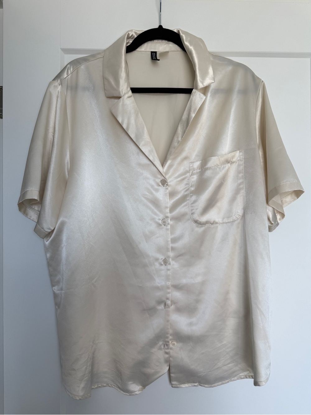 H&M Satin Short-Sleeve Button-Down Shirt in Ivory